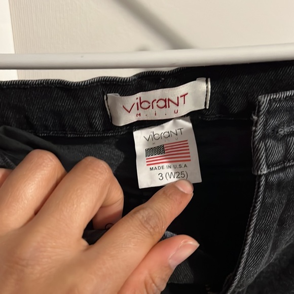 Vibrant distressed jean - Picture 2 of 4